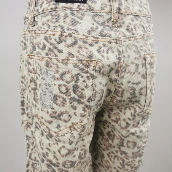 Fashion Nova Wild Runner High Rise Bermuda Leopard Short Size Medium - Picture 6 of 7